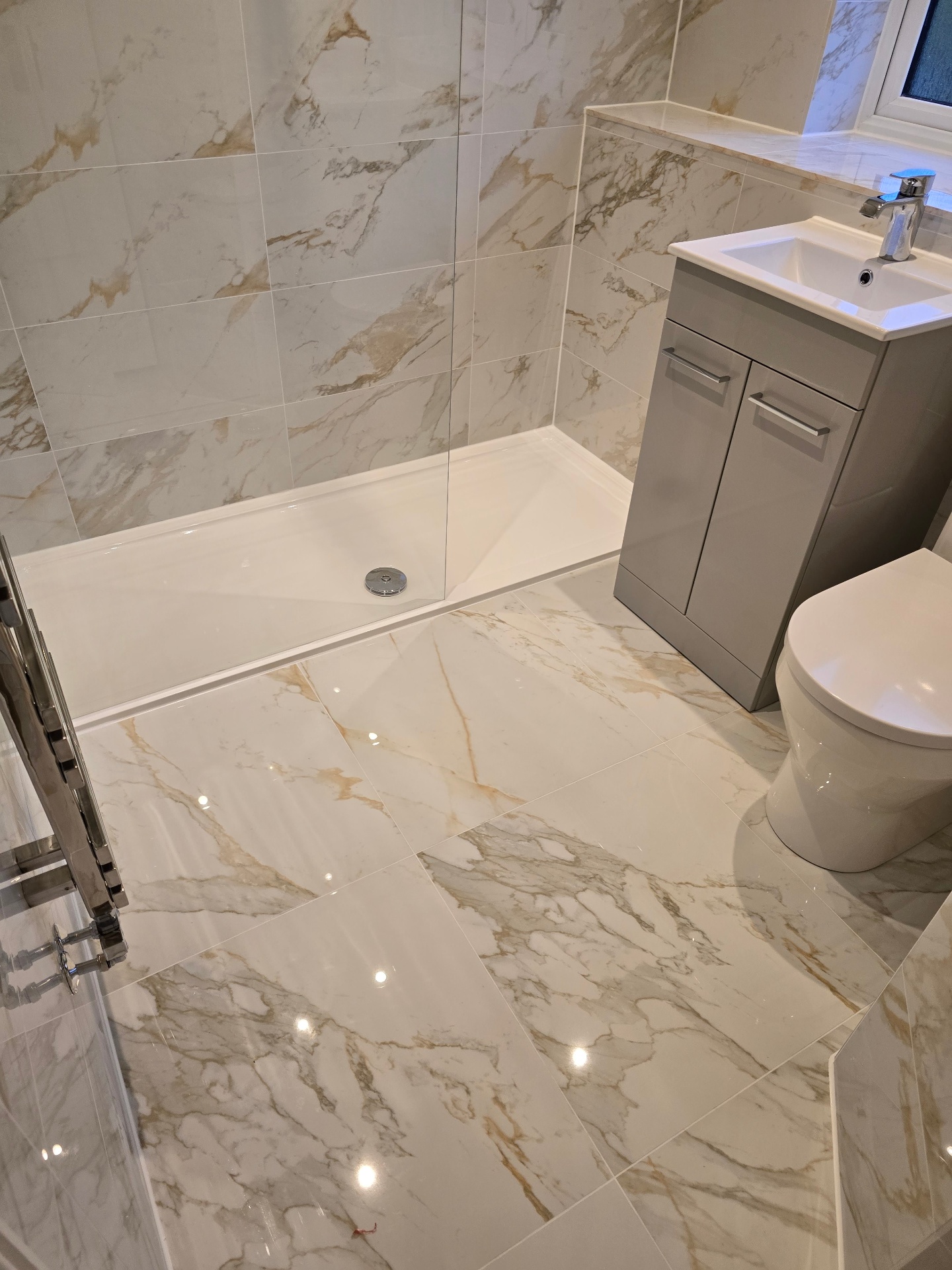 Walk-in shower tray with marble-effect porcelain floor tiling in Tamworth