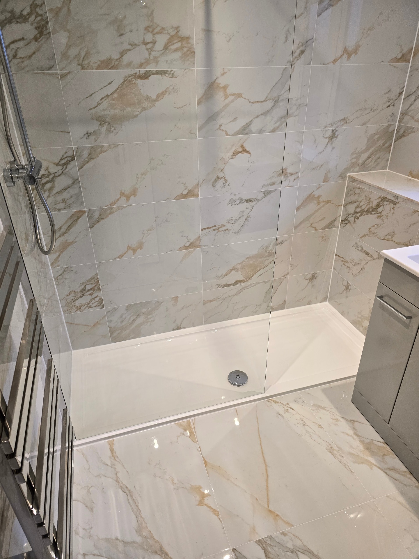 Walk-In Shower Suite detail 3