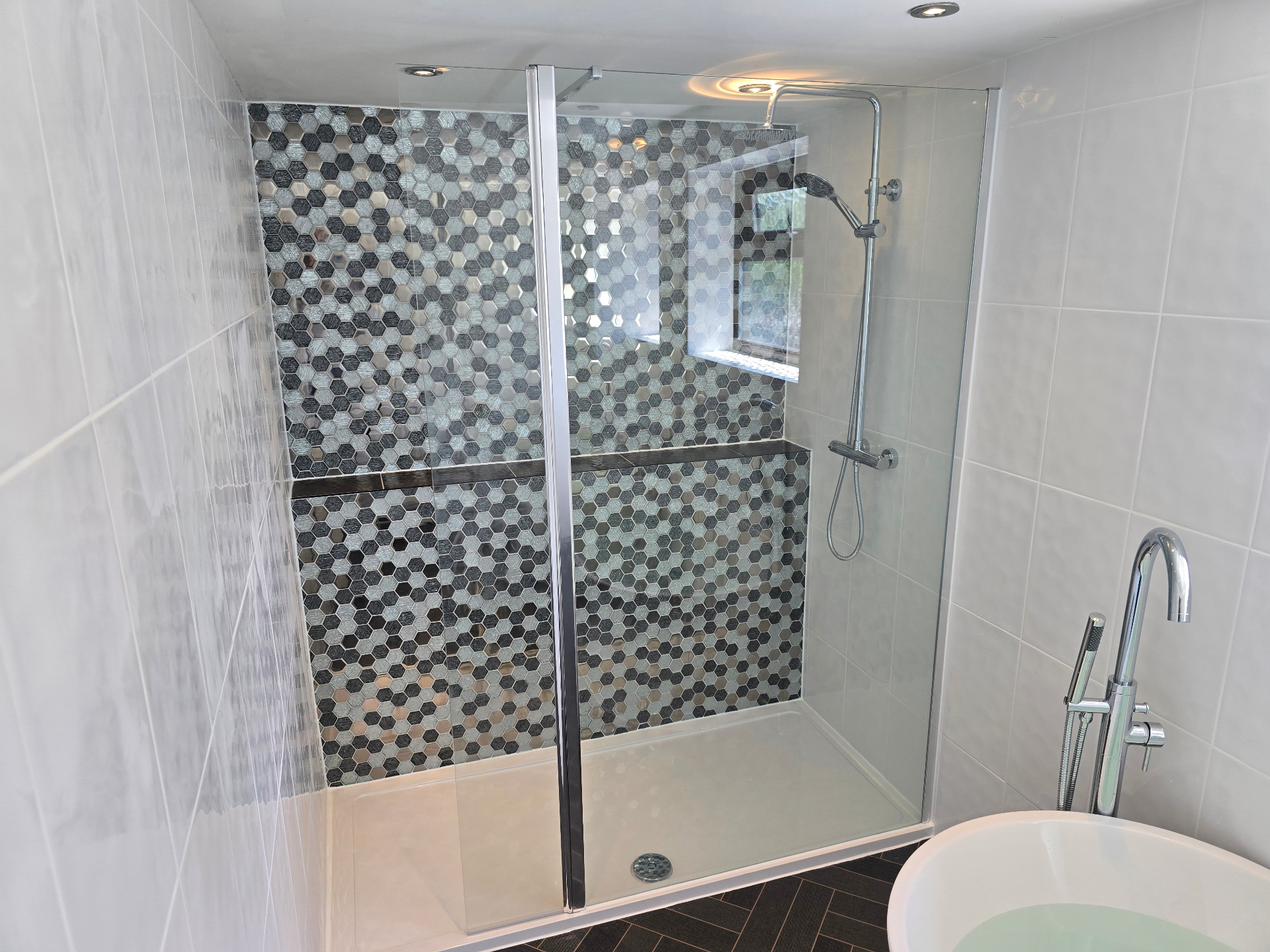 Walk-In Shower Suite detail 4