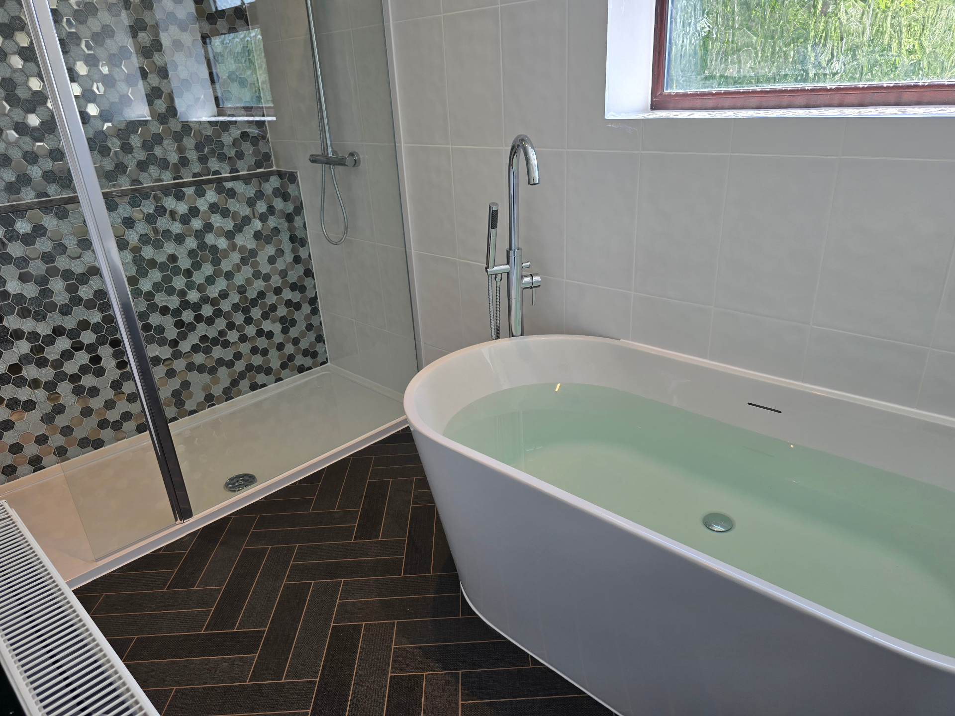 Luxury Freestanding Bath & Walk-In Shower detail 2